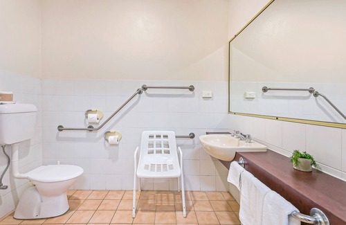 Hillvue Hotel | Discover Econo Lodge Savannah Park: Family-Friendly Retreat