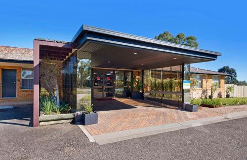 Hillvue Hotel | Family-Friendly Econo Lodge Savannah Park with Ocean Views