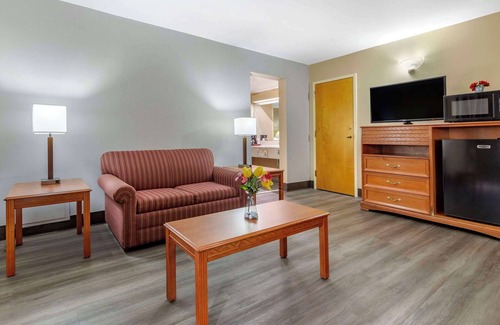 Southern Pines Hotel | Budget-Friendly Comfort at Econo Lodge Southern Pines