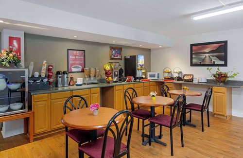 Southern Pines Hotel | Budget-Friendly Comfort at Econo Lodge Southern Pines