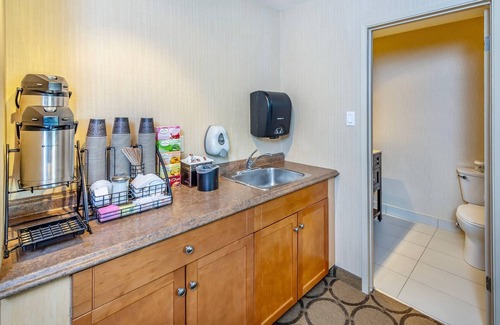 Taber Hotel | Discover Econo Lodge Taber: Rated 9.4 with Great Amenities