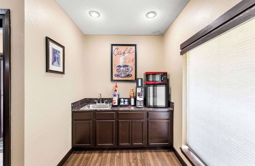 Texarkana Hotel | Comfortable Econo Lodge Texarkana I-30 with Breakfast Included