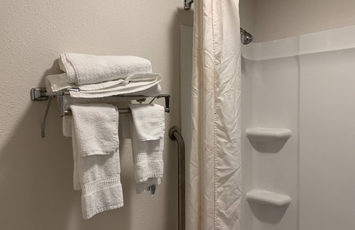 Troy Hotel | Budget-Friendly Econo Lodge Troy with Pool & Breakfast