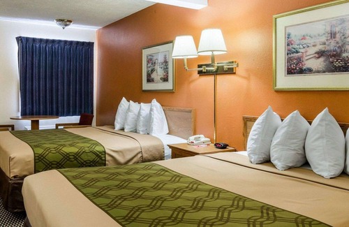 Sunset Hills Hotel | Affordable Econo Lodge University with Family-Friendly Amenities