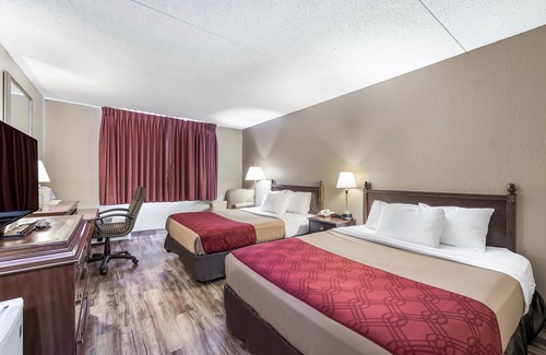Albert Lea Hotel | Budget-Friendly Econo Lodge with Family Amenities & Breakfast