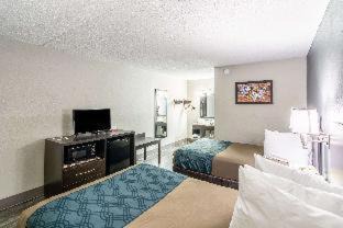 Crestview Cabin | Budget-Friendly Econo Lodge: Pet & Child Friendly Stays