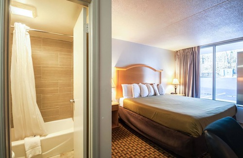 Elkridge Hotel | Budget-Friendly Econo Lodge with Breakfast & Eco Amenities