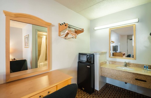 Elkridge Hotel | Budget-Friendly Econo Lodge with Breakfast & Eco Amenities