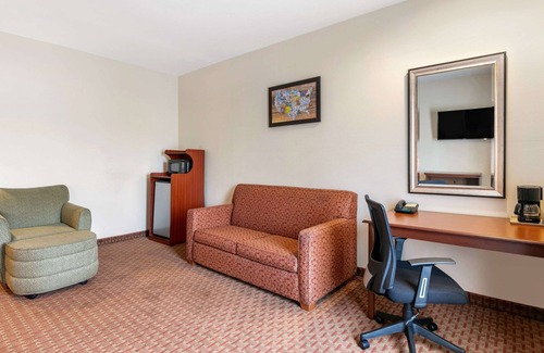 Eutaw Hotel | Budget-Friendly Econo Lodge with Convenient Amenities