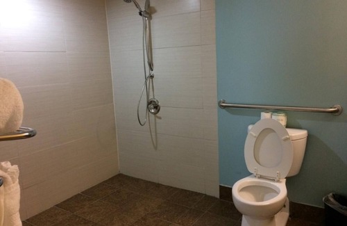 Fultondale Hotel | Budget-Friendly Econo Lodge with Breakfast & Child Care