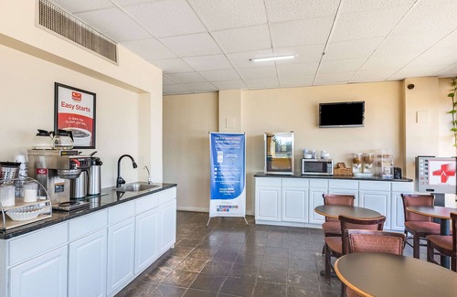 Gaffney Hotel | Budget-Friendly Econo Lodge with Breakfast and Family Amenities
