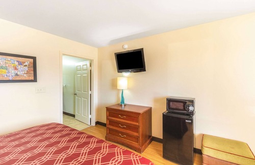 Gaffney Hotel | Budget-Friendly Econo Lodge with Breakfast and Family Amenities