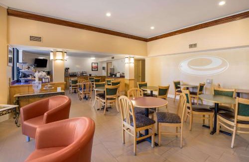 Hendersonville Cabin | Convenient Econo Lodge: Pet-Friendly with Pool Access