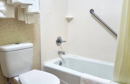 Lenoir City Hotel | Guest Rated Econo Lodge: Pool, Breakfast & Family-Friendly