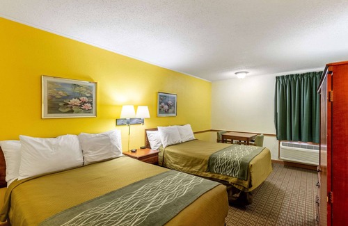 Morgantown Hotel | Budget-Friendly Econo Lodge with Family Amenities & Dining