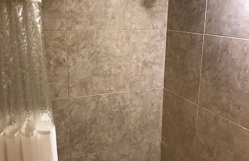 National Gardens Hotel | Budget-Friendly Stay at Econo Lodge with Pool & Spa Access
