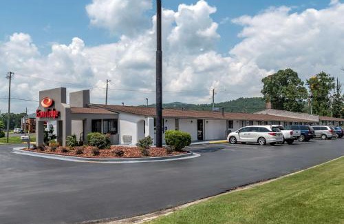 Oxford Cabin | Pet-Friendly Econo Lodge with Ocean View & Great Ratings