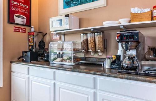 Vincennes Hotel | Budget-Friendly Econo Lodge Vincennes: Pet & Child Friendly