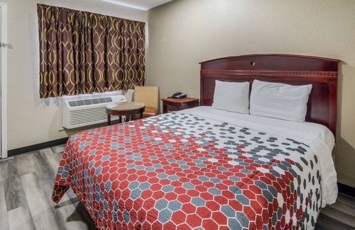 Bellmead Hotel | Comfortable Stay at Econo Lodge Waco North with Pool & Breakfast
