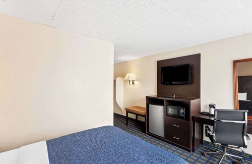 Waynesboro Hotel | Budget-Friendly Econo Lodge Waynesboro with Pool & Dining