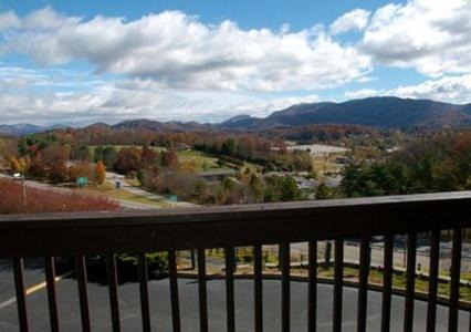 Waynesville Hotel | Budget-Friendly Econo Lodge in Waynesville with Great Amenities
