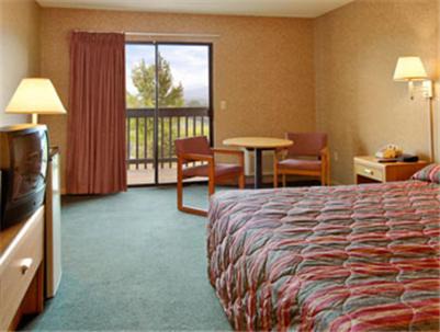Waynesville Hotel | Budget-Friendly Econo Lodge in Waynesville with Great Amenities