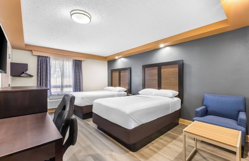 Iselin Hotel | Convenient Days Inn by Wyndham in Iselin with Breakfast