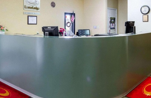 Yazoo City Cabin | Budget-Friendly Econo Lodge with Pool Access for Your Stay