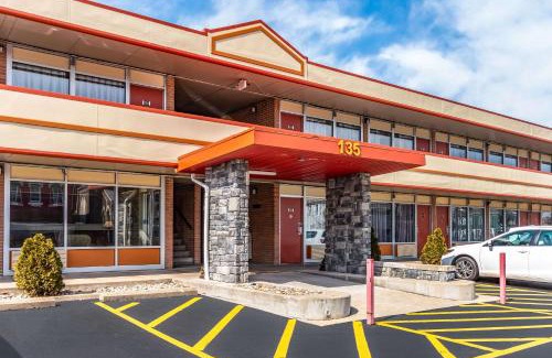 Zanesville Cabin | Budget-Friendly Econo Lodge: Perfect for Families and Pets