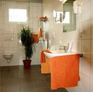 Buechenbeuren House | Budget-Friendly Stay at Econo Motel Goelzer with Kitchen