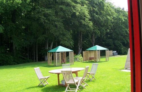 Buechenbeuren House | Budget-Friendly Stay at Econo Motel Goelzer with Kitchen