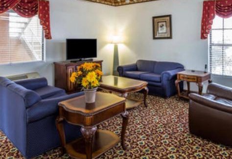 Albany Hotel | Comfortable Stay at Econolodge Inn & Suites with Hot Tub