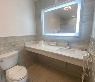 Albany Hotel | Comfortable Stay at Econolodge Inn & Suites with Hot Tub