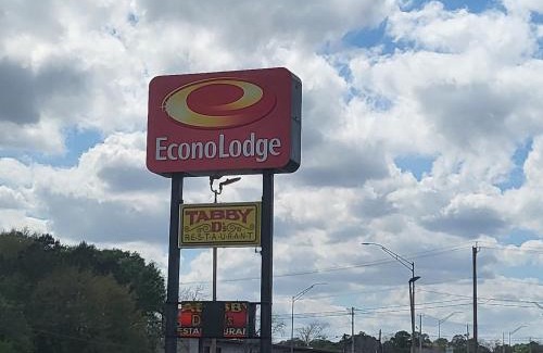 Andalusia Hotel | Budget-Friendly Econolodge with Oceanfront Views & Pool
