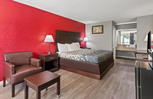 Andalusia Hotel | Budget-Friendly Econolodge with Oceanfront Views & Pool