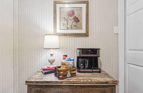 Ellijay Cabin | Cozy Bear Cub Retreat - Perfect for Families of 3!