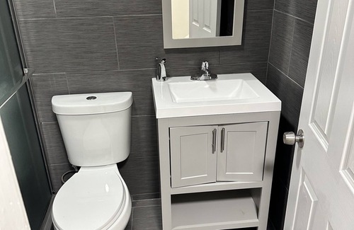Hampton Hotel | Budget-Friendly Economy 7 Inn Hampton with Breakfast Included
