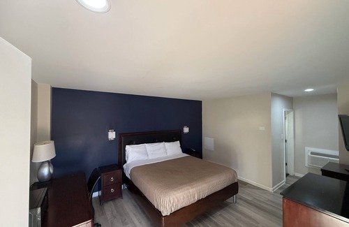 Hampton Hotel | Budget-Friendly Economy 7 Inn Hampton with Breakfast Included