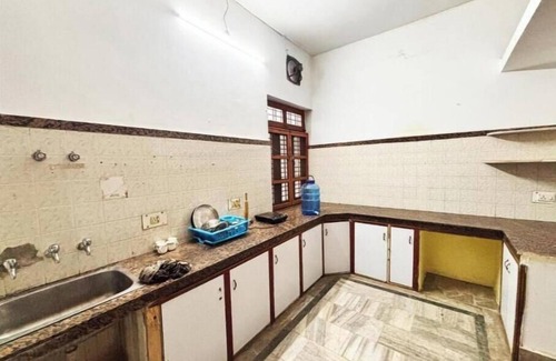 Allahabad Apartment | Economy Double Room