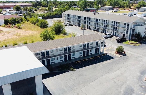 Oklahoma City Hotel | Budget-Friendly Economy Hotel Plus with Pet & Child Amenities