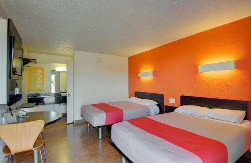 Oklahoma City Hotel | Budget-Friendly Economy Hotel Plus with Pet & Child Amenities