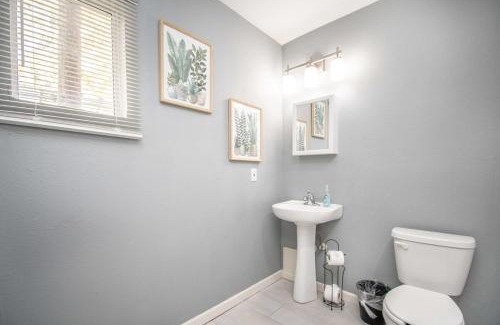 Park Place Apartment | Economy HTX Stay I Sleeps 6 I Parking I MedCenter