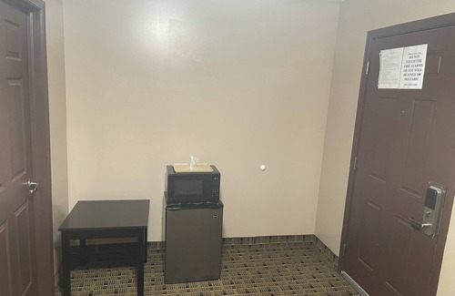 Edgewood Hotel | Budget-Friendly Economy Inn and Suites in Ashtabula