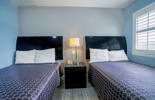 Buttonwillow Hotel | Budget-Friendly Econo Lodge I-5 with Eco Amenities