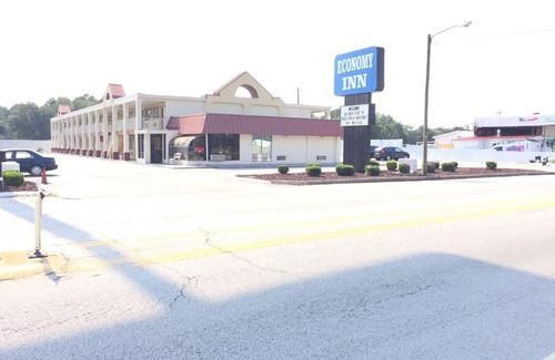 Dillon Hotel | Budget-Friendly Economy Inn Dillon: Pet Friendly & Accessible