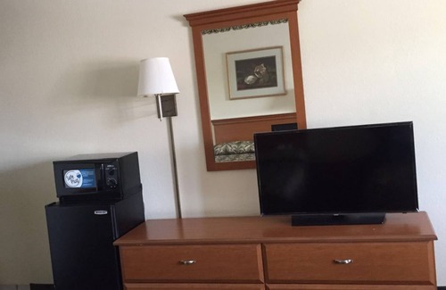 Dillon Hotel | Budget-Friendly Comfort at Economy Inn with Family Amenities