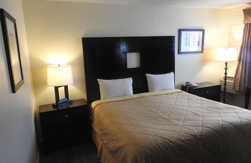 Polvadera Hotel | Budget-Friendly Economy Inn with Spa and Dining Options
