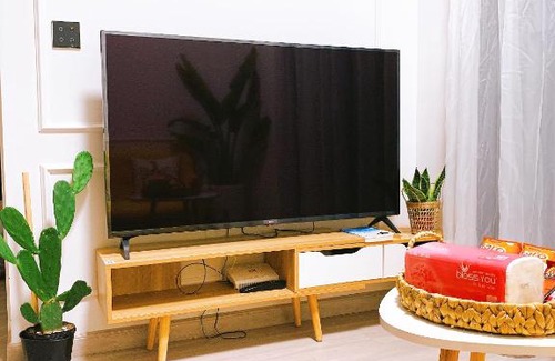 Long Hung Apartment | Discover Ecopark: Family-Friendly Homestay with Pool
