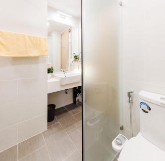 Van Giang Apartment | Discover Ecopark QV Homestay Japan: Rated 9.8 with Ocean Views