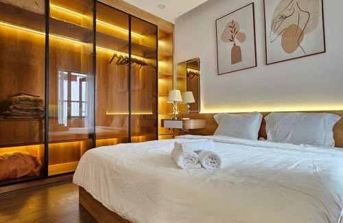 Van Giang Apartment | Discover Ecopark Thành Phố Xanh: Poolside Relaxation Awaits